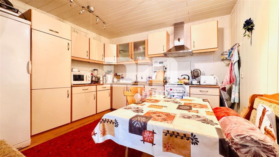 Solides Fachwerkhaus mit Nebengebäude in idyllischer Lage mit Garten und Garage - Sommerküche Nebengebäude